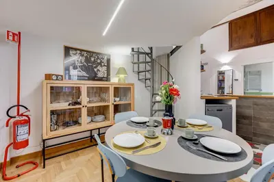 a kitchen and dining room with a table and chairs at Casa Valentina - Oasi di tranquillità e stile a Testaccio in Rome
