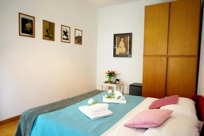 a bedroom with a bed with towels on it at Casa Franciska in Rome