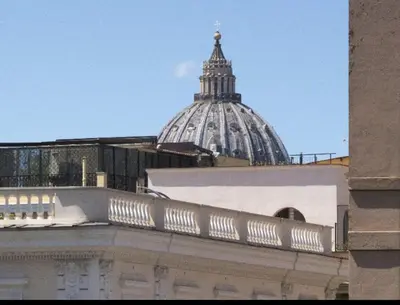 a view of a domed building with a dome at Le Stanze di Elisa in Rome
