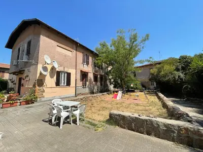 a table and chairs in front of a building at Lotto 21 della Garbatella in Rome