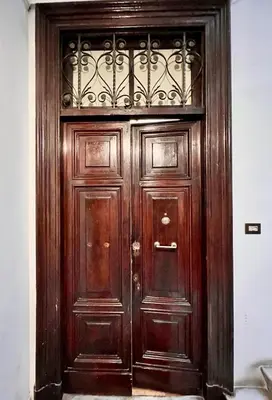a large wooden door in a building at Silla Studiò - piccolo appartamento a due passi dal Vaticano in Rome