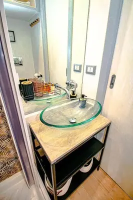 a bathroom with a sink and a mirror at Eleganza e Confort nel Cuore dei Parioli in Rome