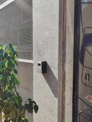 a view of a wall with a box on the side of a building at Culla di Diego BOX auto, Sospesi nel Cielo! in Rome