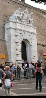 a crowd of people standing in front of a building at Cuore Di Roma Holidays in Rome