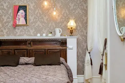 a bedroom with a bed and a picture on the wall at Domus Monamì Luxury Suites in Rome