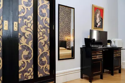 a dressing room with a mirror and a dresser at Domus Monamì Luxury Suites in Rome