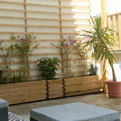 a wooden retaining wall with potted plants on it at A casa di Piero in Rome