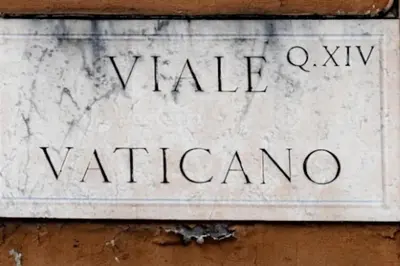 a sign that says wale vale victoria at Vatican Vista Apartment in Rome