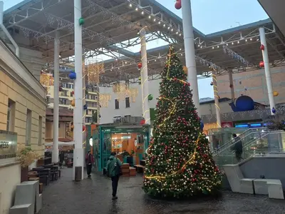 a christmas tree in the middle of a mall at Green House Roma in Rome
