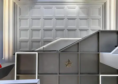 a staircase in a room with a white wall at Exclusive retreat between history and comfort in Rome