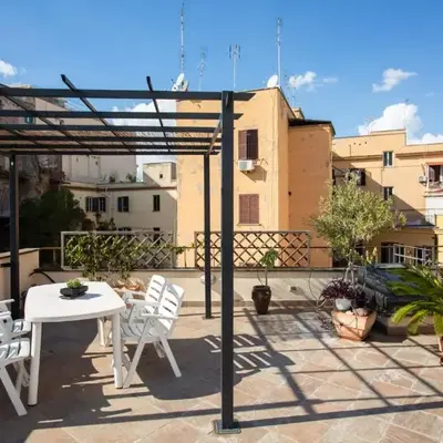 Interno Otto con Bellissima Terrazza e Gazebo
