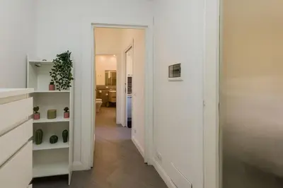 a hallway with a door leading into a room at Sergio i Retreat in Rome