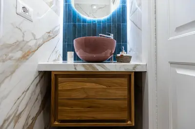 a bathroom with a bowl sink and a mirror at La dolce vita Cavour in Rome