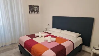 a bedroom with a large bed with two towels at Relux Pretoria Rooms in Rome
