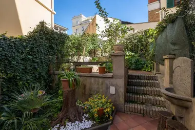 a garden with stairs and plants and flowers at Roma centro pochi minuti - Appartamento con giardino privato in Rome