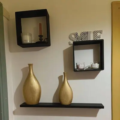 three vases sitting on a shelf with a mirror at Interno33 Appartamento accogliente e moderno vicino Stazione Tiburtina in Rome