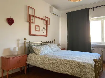 a bedroom with a bed and a window at Interno33 Appartamento accogliente e moderno vicino Stazione Tiburtina in Rome