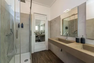 a bathroom with two sinks and a shower at Elegante appartamento 130mq in stile classico in Rome