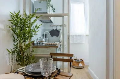 a dining room with a table and a plant at La Maison du Charme in Rome