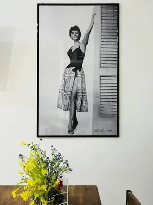 a picture of a woman in a dress on a wall at Delizioso Monolocale con vista in Rome