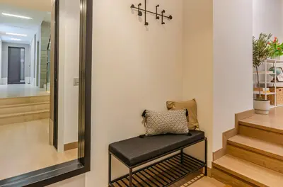 a bench in the hallway of a house at Domus Urbana 152 in Rome