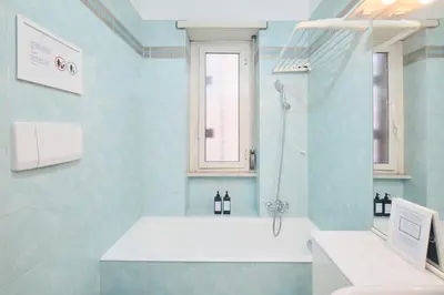 a bathroom with a shower and a bath tub at Parcheggio gratuito, Wi-Fi -Netflix & AC in Rome