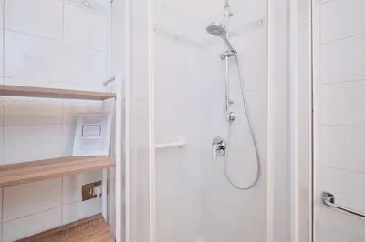 a bathroom with a shower with a glass door at Parcheggio gratuito, Wi-Fi -Netflix & AC in Rome