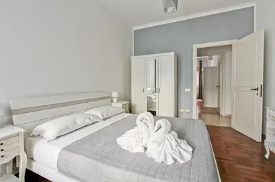 a bedroom with a bed with white towels on it at Elle House in Rome