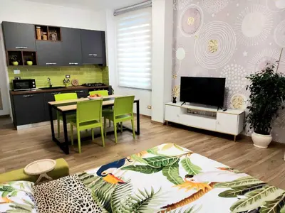 a living room with a kitchen and a dining room at Happy Days \u5feb\u4e50\u7684\u65e5\u5b50 in Rome