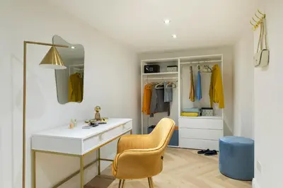 a dressing room with a desk and a chair at YCH-Belle Epoque House in Rome