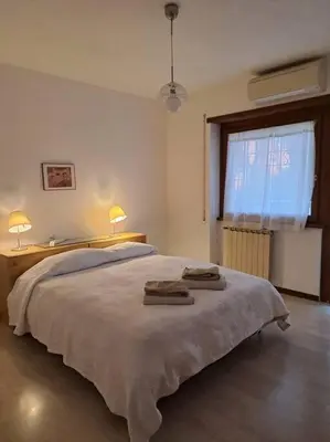 a bedroom with a large bed with two towels on it at Casa Nisio - Gemelli comoda e accogliente in Rome
