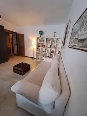 a living room with a white couch and a table at Casa Nisio - Gemelli comoda e accogliente in Rome