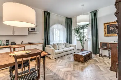 a living room with a table and a couch at BelleArtiHome2 in Rome