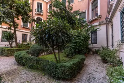a garden with a small tree in front of a building at BelleArtiHome2 in Rome