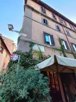 a building with an umbrella in front of it at Angolo dè Trastevere - Accogliente e silenzioso in Rome