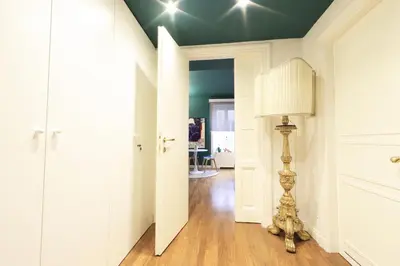 a hallway with a green ceiling and a lamp at Casa di Paolo a Fontana di Trevi in Rome