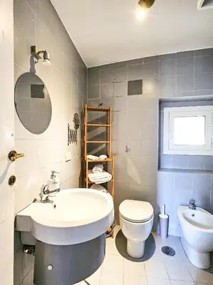 a bathroom with a sink and a toilet at Titus House nelle vicinanze del Colosseo in Rome