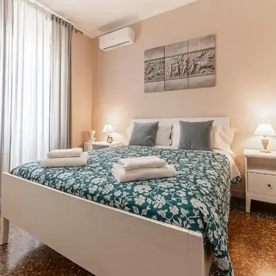 Apartment in Tuscolana Train Station & Metro A