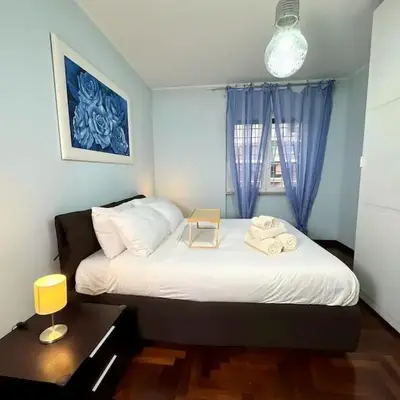 10 Min to Metro Cozy Apartment Near City Center