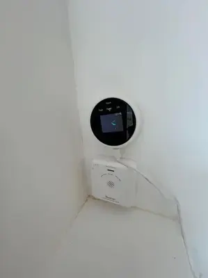 a scale in a white wall with a clock at Momenti di felicità a Roma in Rome