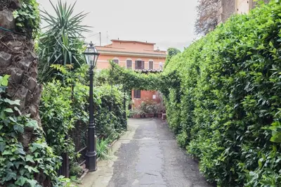 a hedge alley with a street light and a building at Casa dei Vicoli, Classic Roman apartment in Rome