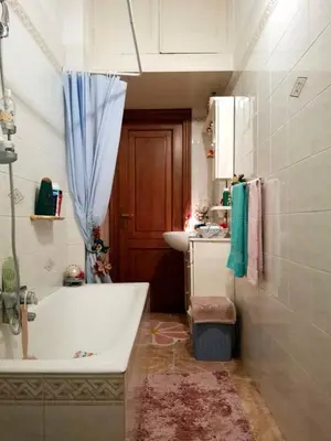 a bathroom with a bath tub and a sink at Casa Bianca in Rome