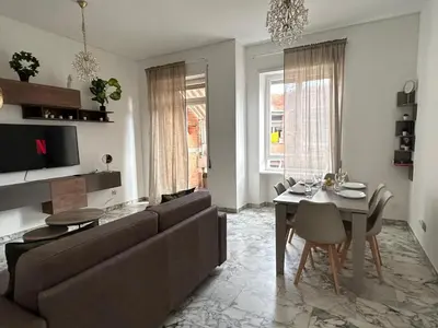 a living room with a couch and a table at 5Piano Ascensore Near Vaticano Ideale per Famiglie in Rome