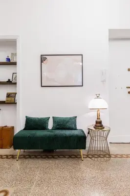 a green couch in a living room with a lamp at Rome Golden Retreat in Rome