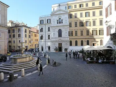 a group of people walking around a city with a fountain at Il Mandorlo a Monti in Rome