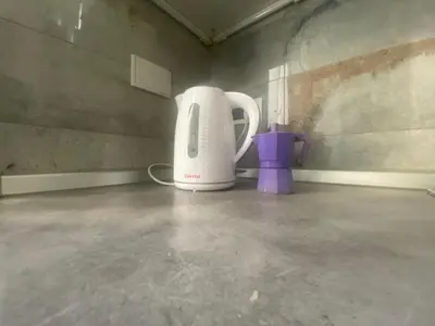 a white toaster sitting in a room with a purple cup at La Pianista sull'oceano in Rome