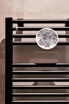 a coin sitting on the back of a bench at Appartamento Roma Sallustiano in Rome