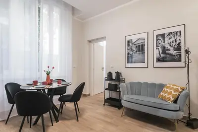 a living room with a table and a couch at C2 Top Class Apartment, 2 camere da letto con giardino in zona Via Veneto distante 15 minuti a piedi da Fontana di Trevi in Rome