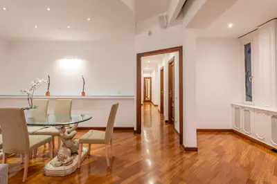 a dining room with a table and chairs at ROMA 1 - Elegante Appartamento con Terrazzo in Rome