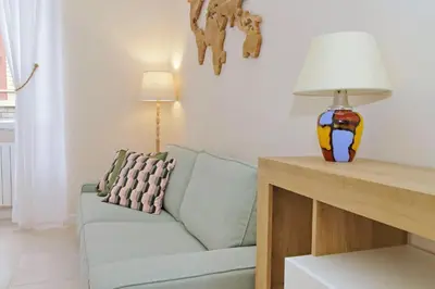 a living room with a couch and a lamp on a table at Balconcino romantico a via Aosta in Rome